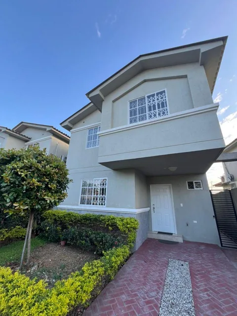 Foto de Casa en Venta con 128 m² de Terreno y 3 Habitaciones! La Aurora Mons García, Guayas