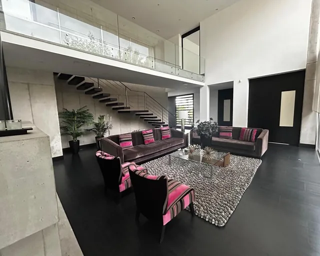 Foto de Casa de Lujo en Venta Cumbayá Cerca Al Rancho San Francisco