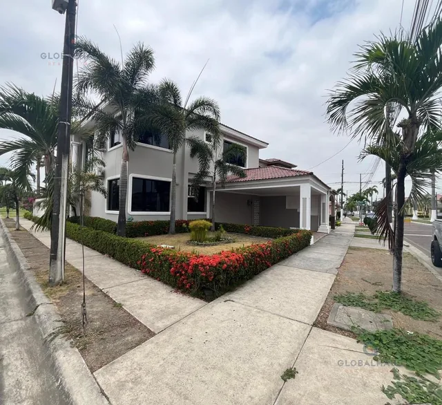 Foto de Venta de Casa Amoblada en Urb. Santa Maria de Casa Grande, 4 Habitaciones, Habitacion Pb m. H, Guayas