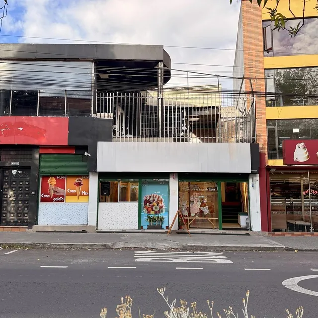 Foto de Vendo Heladería en La Av Real Audiencia (Norte Quito)
