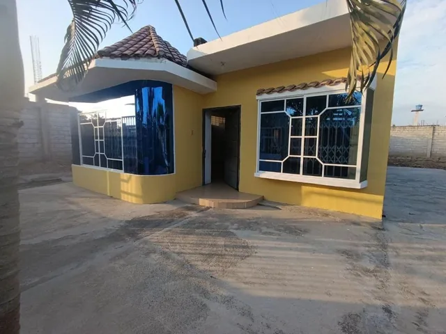 Foto de En Venta Casa con Terreno, San Estuardo, Machala, El Oro