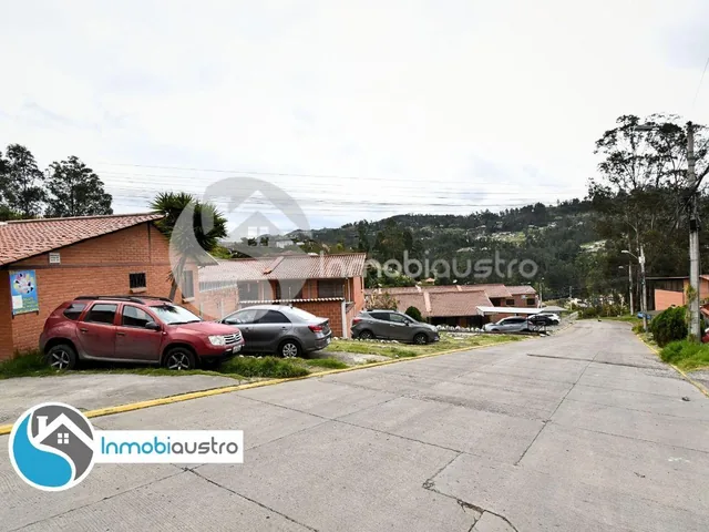 Foto de Miravalle, Venta de Casa con Amplio Patio, Azuay