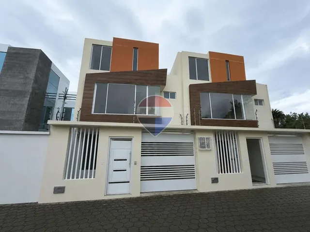 Foto de Casa 3 de 149 m², en Venta, Divino Niño, Yacucalle, Imbabura