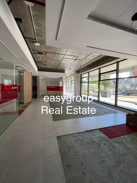 Foto de Oficina Comercial de 350 m² Ymas 8 Parqueos Venta y Alquiler en La Carolina Plaza Argentina