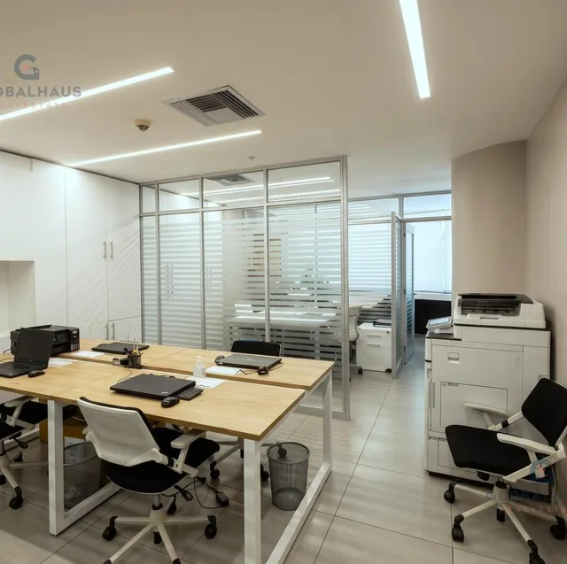 Foto de Venta Oficina en Edificio The Point Puerto Santa Ana, 6 Ambientes P. C. Guayas