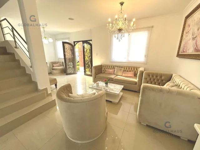 Foto de Casa en Venta Amoblada con 3 Habitaciones y Piscina en Urb. Napoli C. S. Guayas