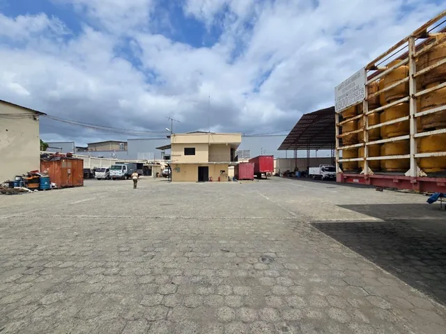 Foto de Terreno de Venta con Construcción en Manta, Manabí