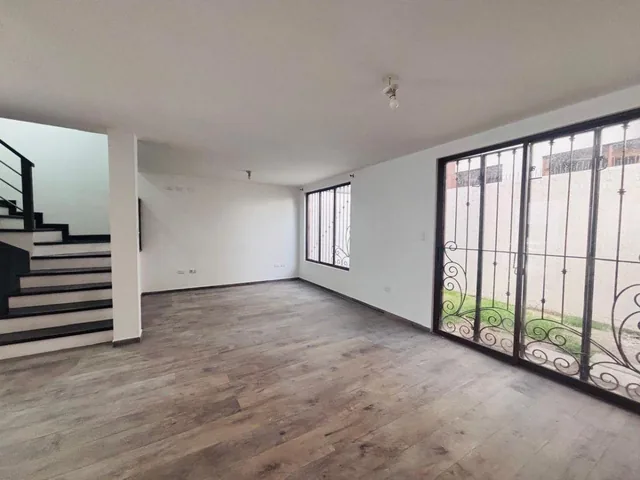 Foto de Vendo Casa de Oportunidad Sector Las Pencas Dentro de Ciudadela $137.000, Azuay