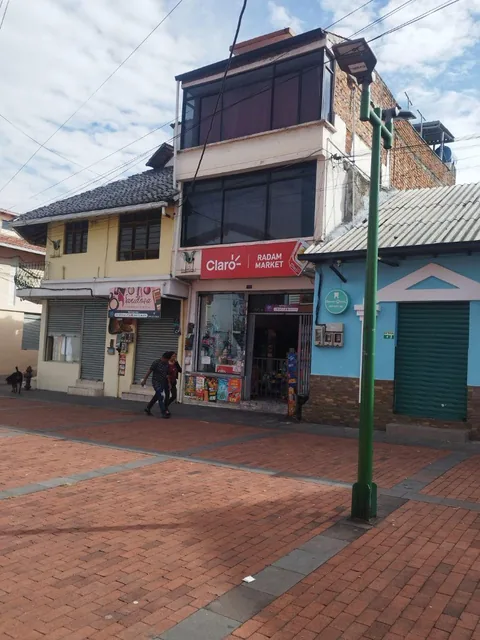 Foto de Casa con Local Comercial en El Centro de Sangolquí