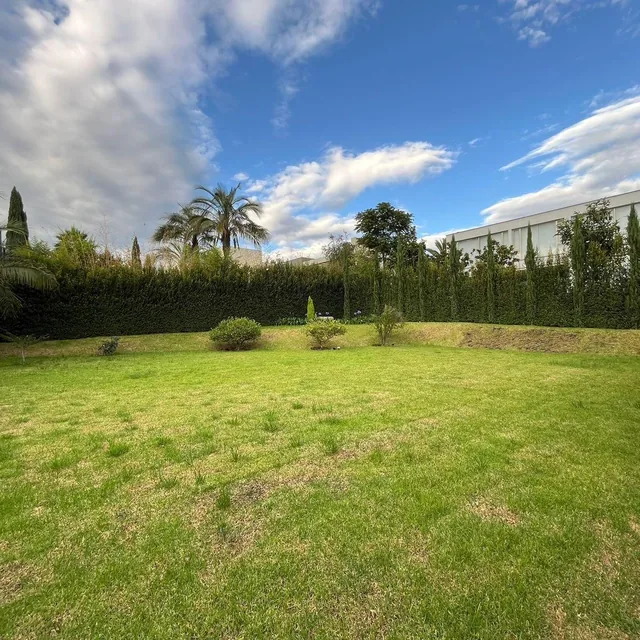 Foto de Casas de Venta en Cumbayá a Estrenar con Ascensor y Jardín