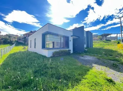 Foto de Se Vende Amplia Casa con Espacios Verdes, 3 Dormi. Cuenca Oportunidad de Inversión, Azuay