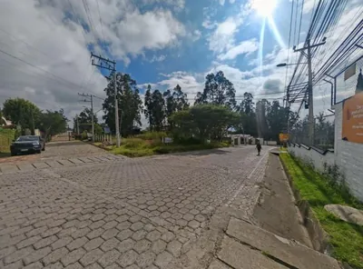 Foto de En Renta: Terreno Esquinero de 1.200 m² en Vía Principal de Nayón – Máximo Tráfico