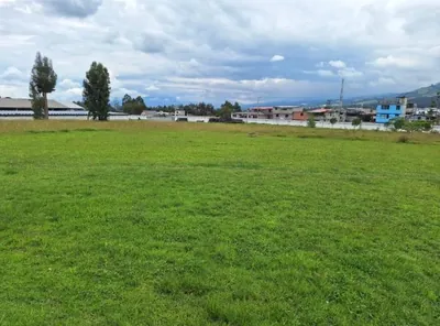 Foto de Terreno en Alquiler - 12000 m² - Av Principal - Sector Pifo