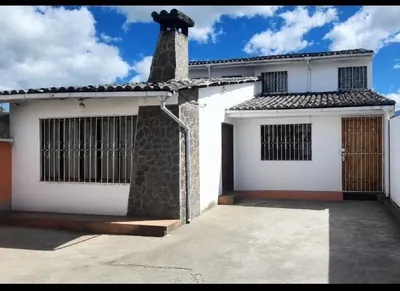 Foto de Propiedad Propiedad de Oportunidad con Casa Principal y Dos Suites en Machachi