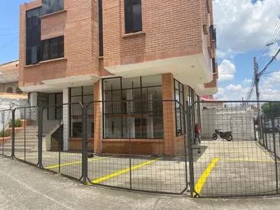 Foto de Local Comercial en Venta 245 M²c Sector Remigio Crespo Cuenca, Azuay
