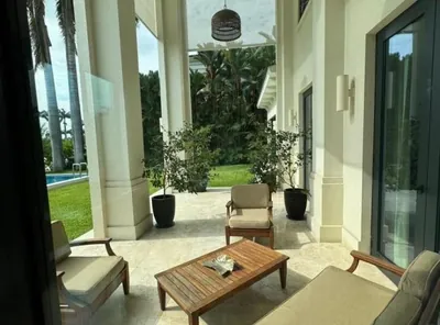 Foto de Casa con 1020 m² con 5 Habitaciones en Venta en Plaza Lagos, Guayas
