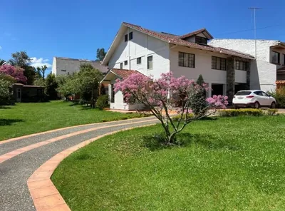 Foto de Hermosa Casa en Venta, Sector Rio Amarillo, Azuay