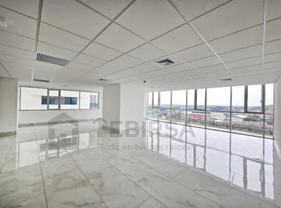 Foto de Oficina en Venta, 2 Parqueos y Vista Panorámica - Titanium 1, Av León Febres Cordero, Guayas