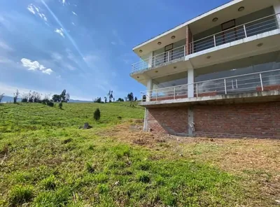 Foto de Se Vende Propiedad Amplia con Terreno de 4000 m² - Baños de Agua Santa, Tungurahua
