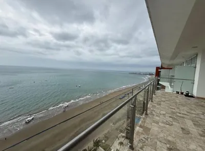 Foto de Departamento de Venta Frente Al Mar en Edificio Oceania Manta, Manabí