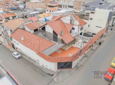Foto de Propiedad Comercial Frente Al Parque Ricaurte, Azuay