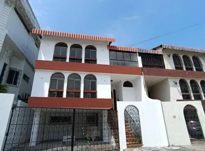 Foto de Departamento de 3 Niveles de 305 m² con 3 Dorm. en Venta en Nueva Kennedy, Guayas