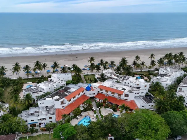 Foto de Departamento Dúplex Dos Dorm. en Venta, Frente Al Mar, con Línea Blanca