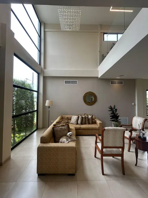 Foto de Se Vende Moderna y Elegante Casa en Urbanización El Condado – Vicolinci, Guayas