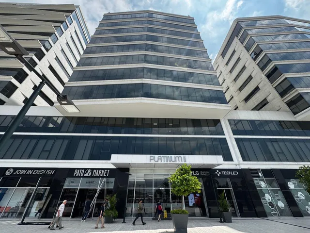 Foto de Venta de Oficina en El Ed. Platinium II Av León Febres Cordero, Guayas