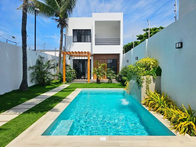 Foto de Vendo Espectacular Casa de Lujo con Piscina a Pocas Cuadras del Malecon