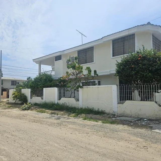 Foto de En Venta Casa Cerca Al Mar Salinas /sector Milina - I. Alarcón