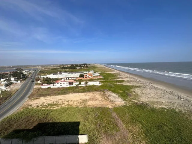 Foto de Villamil Playas, Venta de Terreno de Carretera Al Mar | 1.121 m² Frente Al Océano - Mons García, Guayas