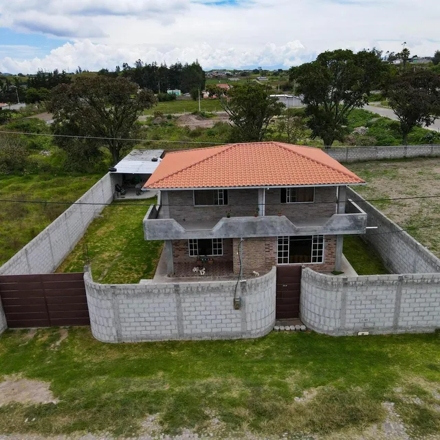 Foto de Casa en Antonio Ante, Imbabura