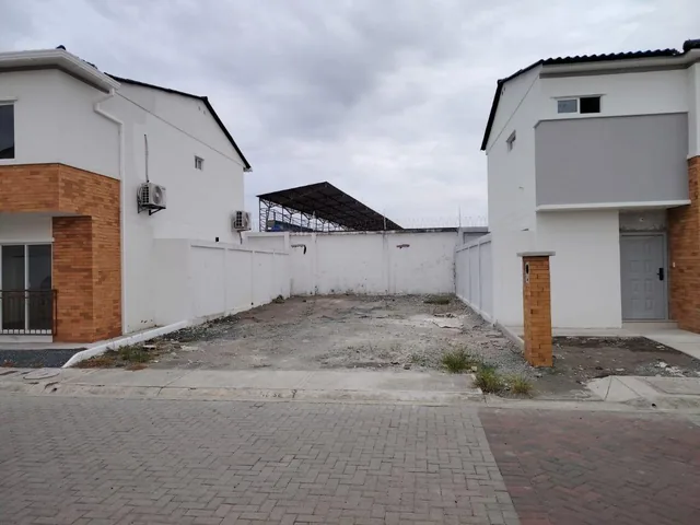 Foto de Venta de Terreno en Urbanizacion Savali. Excelente Ubicacion. Libre de Hipoteca. Pago Solo de Con, Guayas